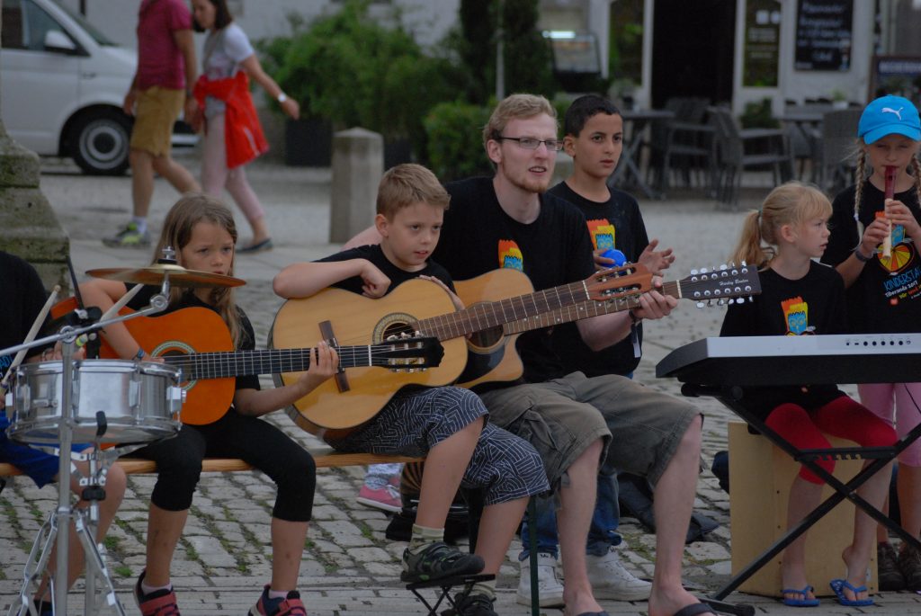 Tiberanda on Tour: Die Musiker auf dem Meininger Marktplatz