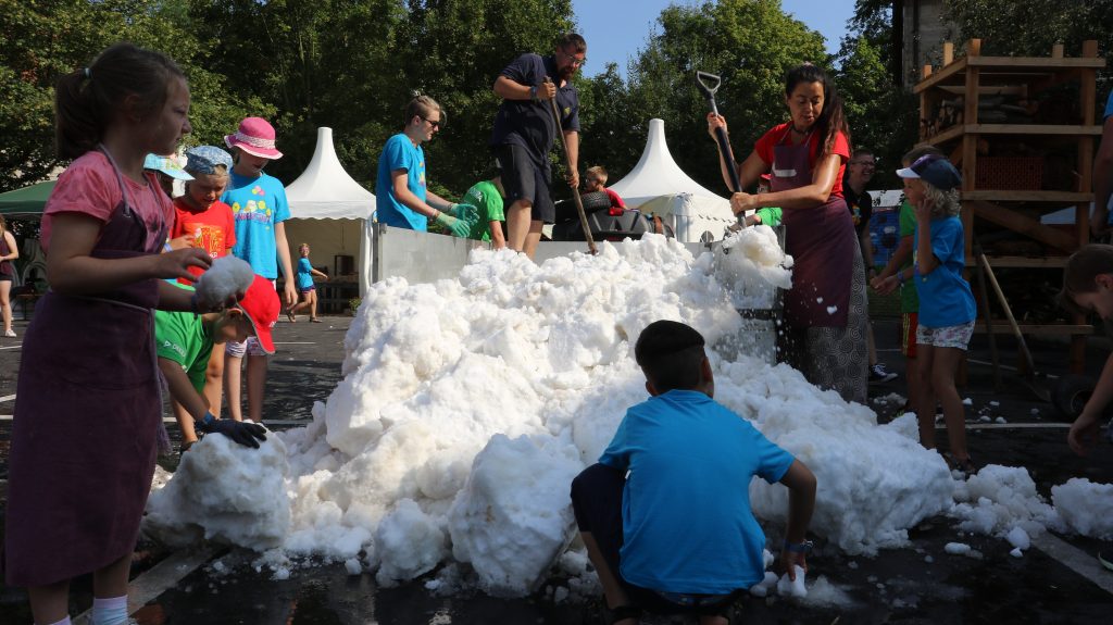 Schnee im Hochsommer in Tiberanda vom Hänger gefallen…