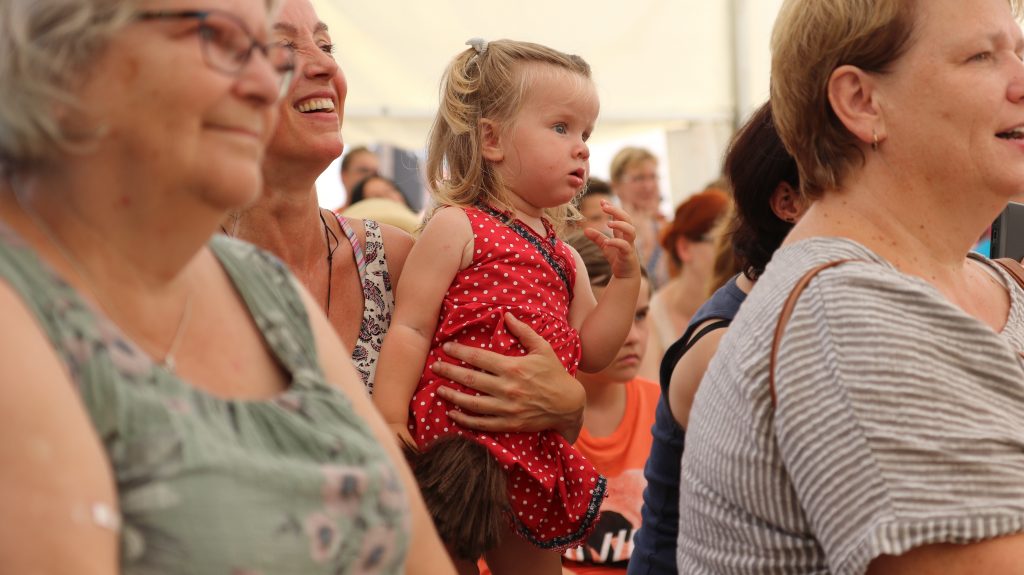 Tanzszenen aus dem Programm der Tänzer zum Tiberanda-Stadtfest vom 04. August 2018